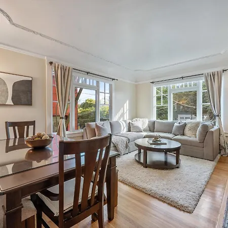 Appartamento Cozy 2Br Retreat With Parking & Laundry